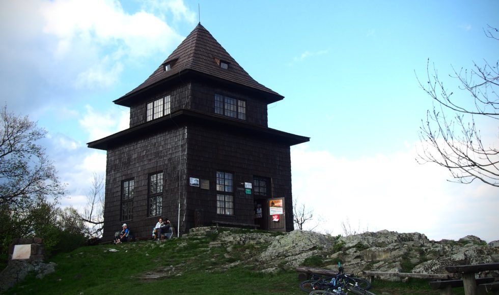 Hrad a rozhľadňa na vrchu Sitno