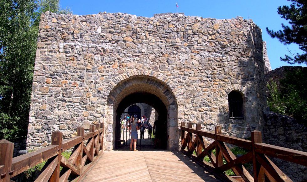 Hrad Strečno a stredoveká osada Paseka