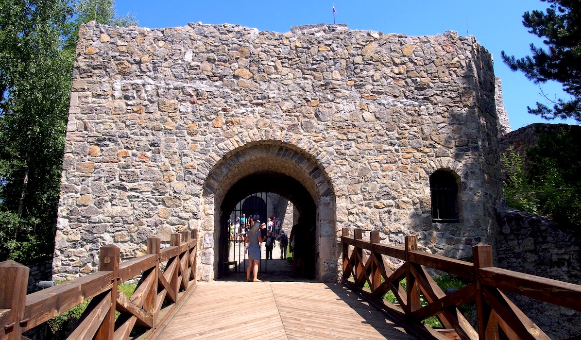 Hrad Strečno a stredoveká osada Paseka