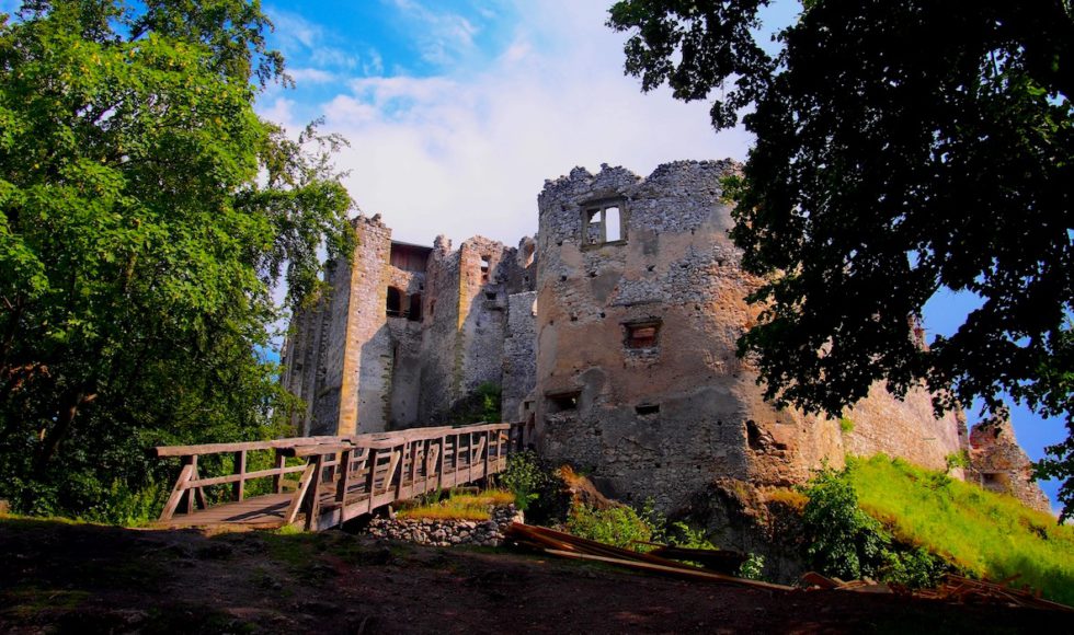 Zrúcanina hradu Uhrovec